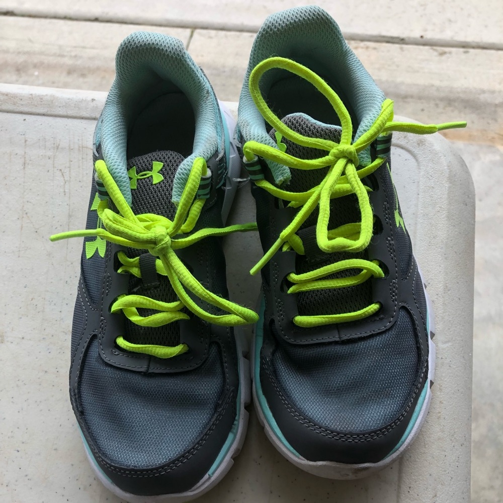 Under Armour Youth Sz 4